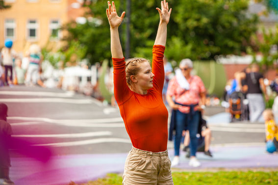 Move Dansefestival i Hamar hvor barn og ungdom danser ute i byen med PS:Dans byfest