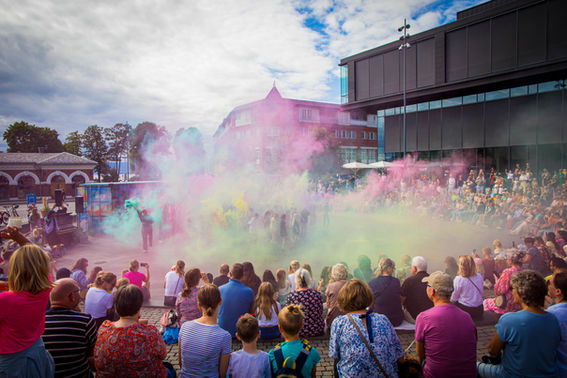 Move Dansefestival i Hamar hvor barn og ungdom danser ute i byen med PS:Dans byfest