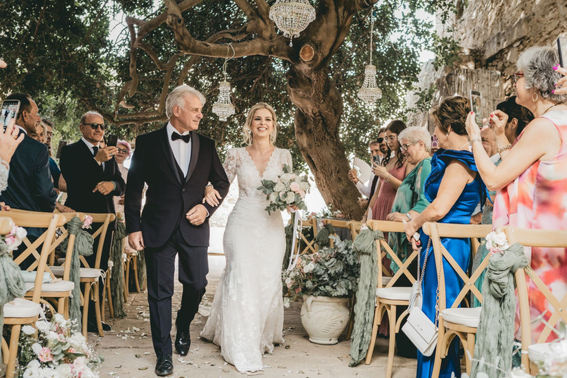 La cerimonia nella Tonnara di Marzamemi, l'ingresso della sposa
