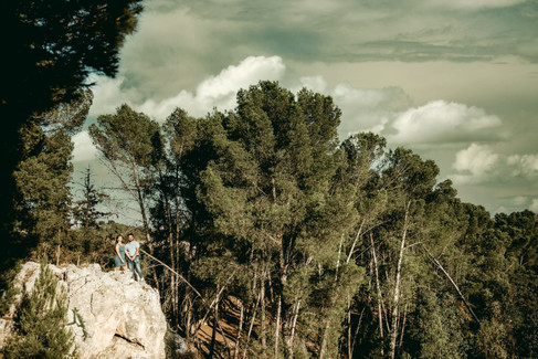 ritratto di coppia in posa naturale durante engagement session 19
