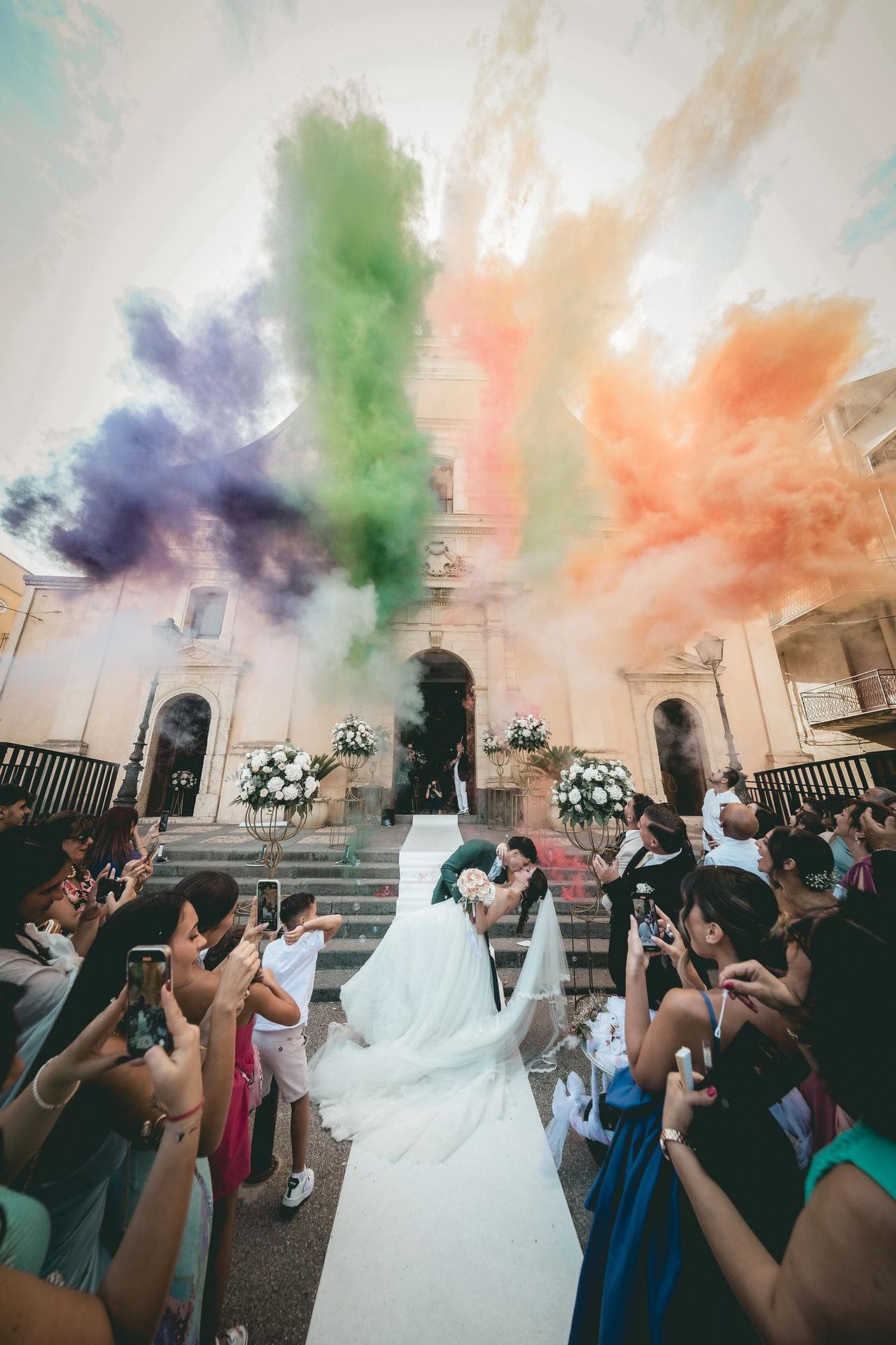Uscita degli sposi con lancio del riso davanti alla Chiesa San Giuseppe di San Cataldo 4