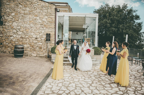 Preparativi della sposa a Villa Flora relais a Caltanissetta. L'uscita della sposa