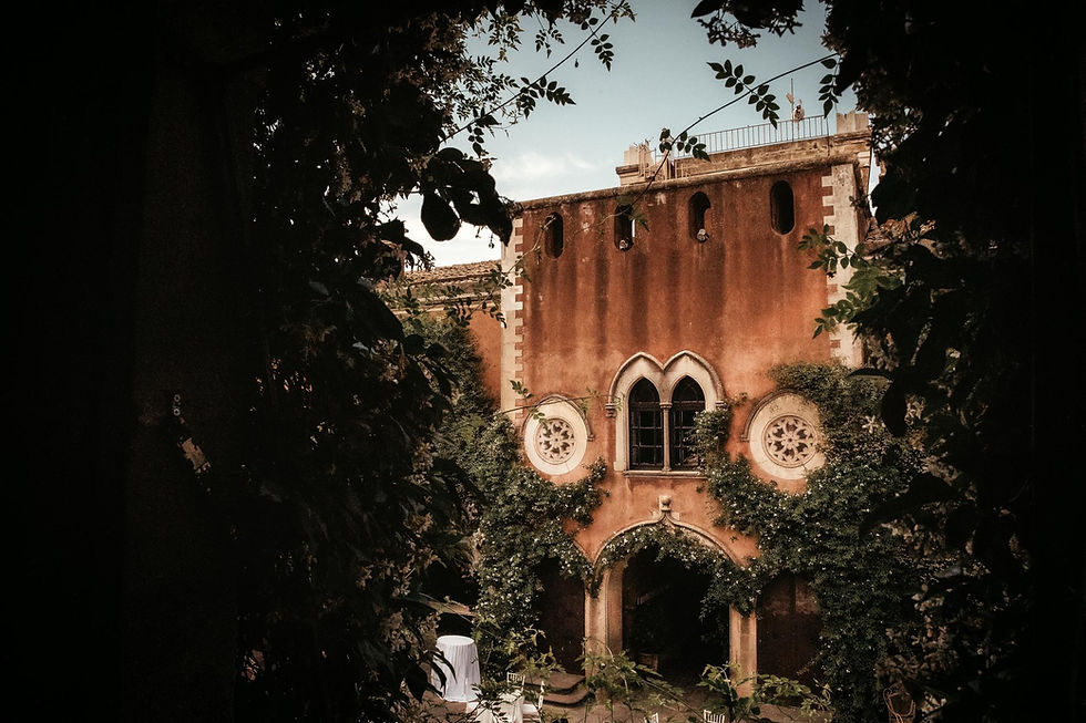 autentica e romantica.
Uno scorcio del Castello Xirumi a Serravalle (SR). Dimora storia, dove festeggiare un matrimonio Siciliano. Foto Walter Lo Cascio