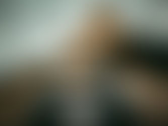 Manuel e Annachiara durante il loro matrimonio a Mazzarino, con il Castello U Cannuni sullo sfondo.