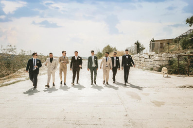 Amici dello sposo a San Cataldo. Matrimonio 2025. Foto Walter Lo Cascio