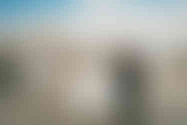 Matrimonio a Marzamemi: Gli sposi passeggiano per le vie del borgo 2