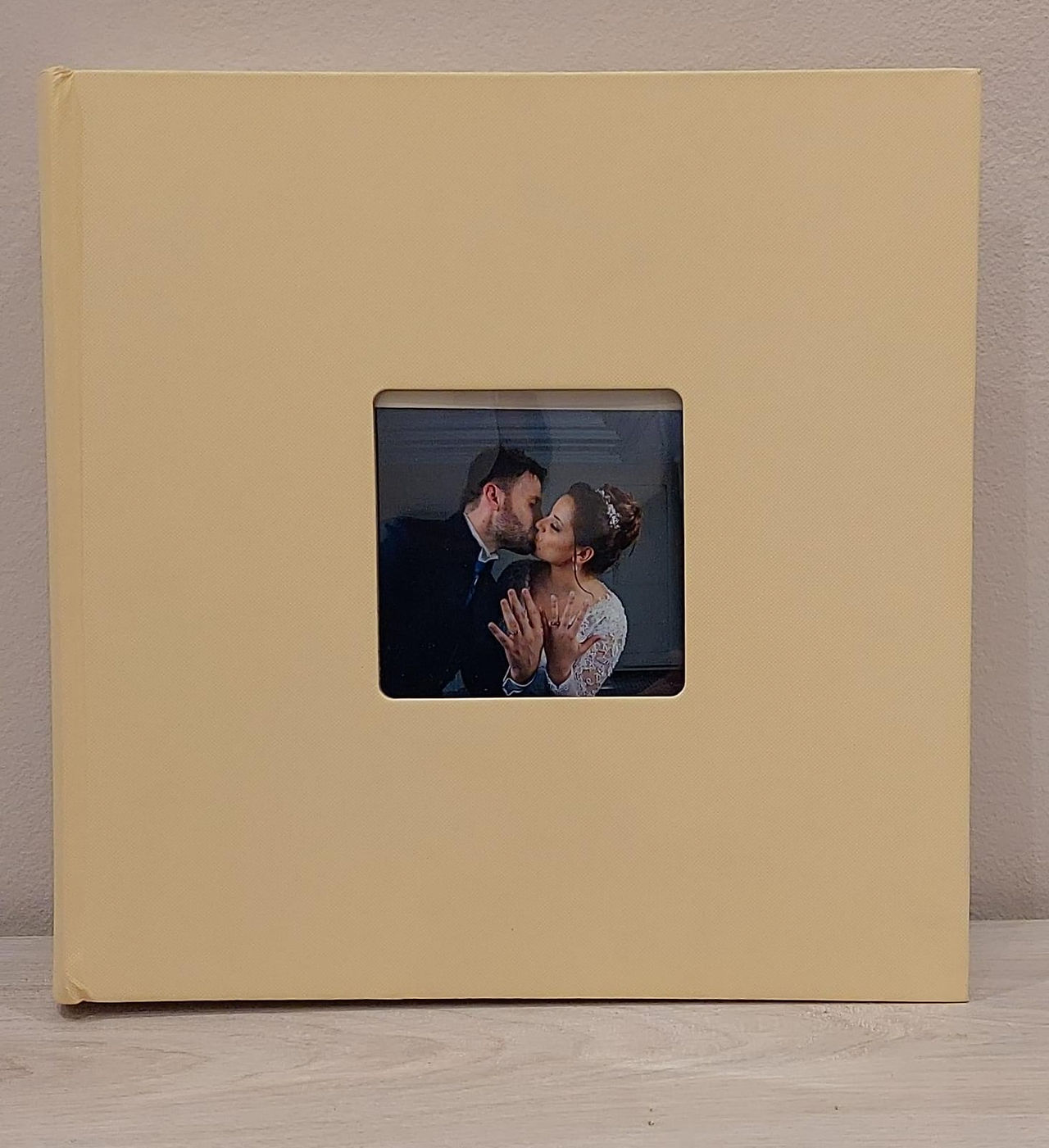 Photo Booth professionale al matrimonio con accessori divertenti e stampe per il guestbook 17