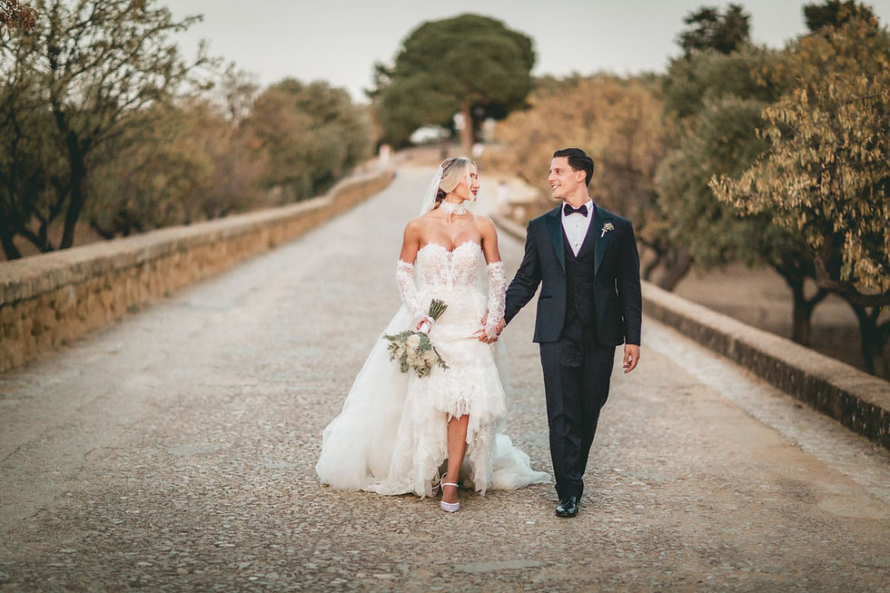 Momento spontaneo del matrimonio catturato in stile reportage senza pose forzate.. Foto Walter Lo Cascio
