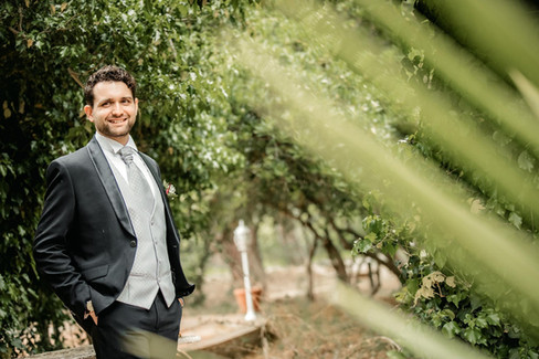 Foto dei preparativi con vista sul giardino — armonia tra interni ed esterni