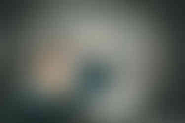 ritratto di coppia in posa naturale durante engagement session 11