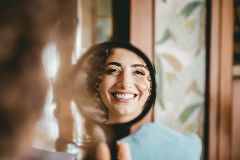 La sposa si specchia