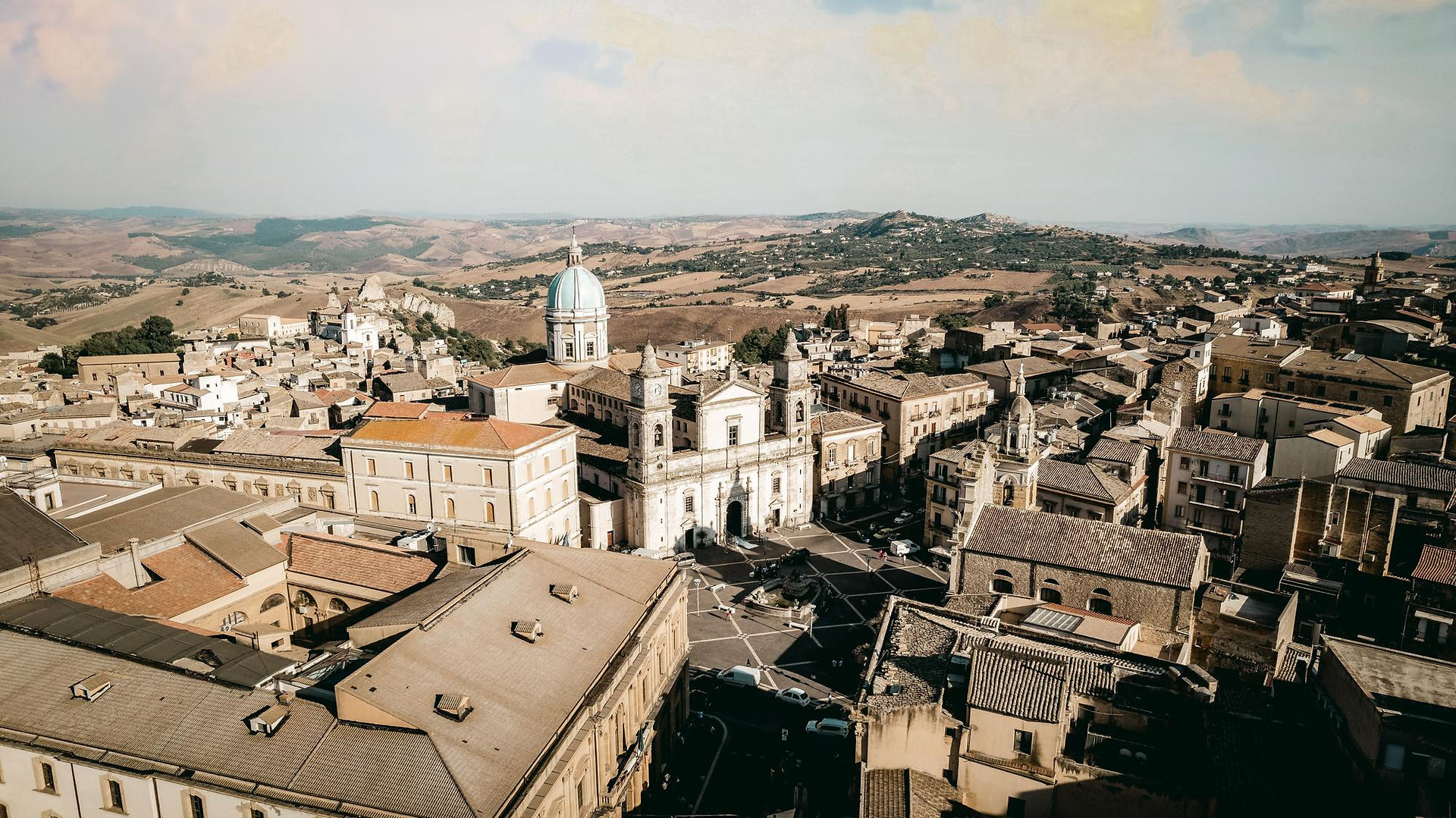 Cattedrale di Caltanissetta. Foto aerea con piazza Garibaldi