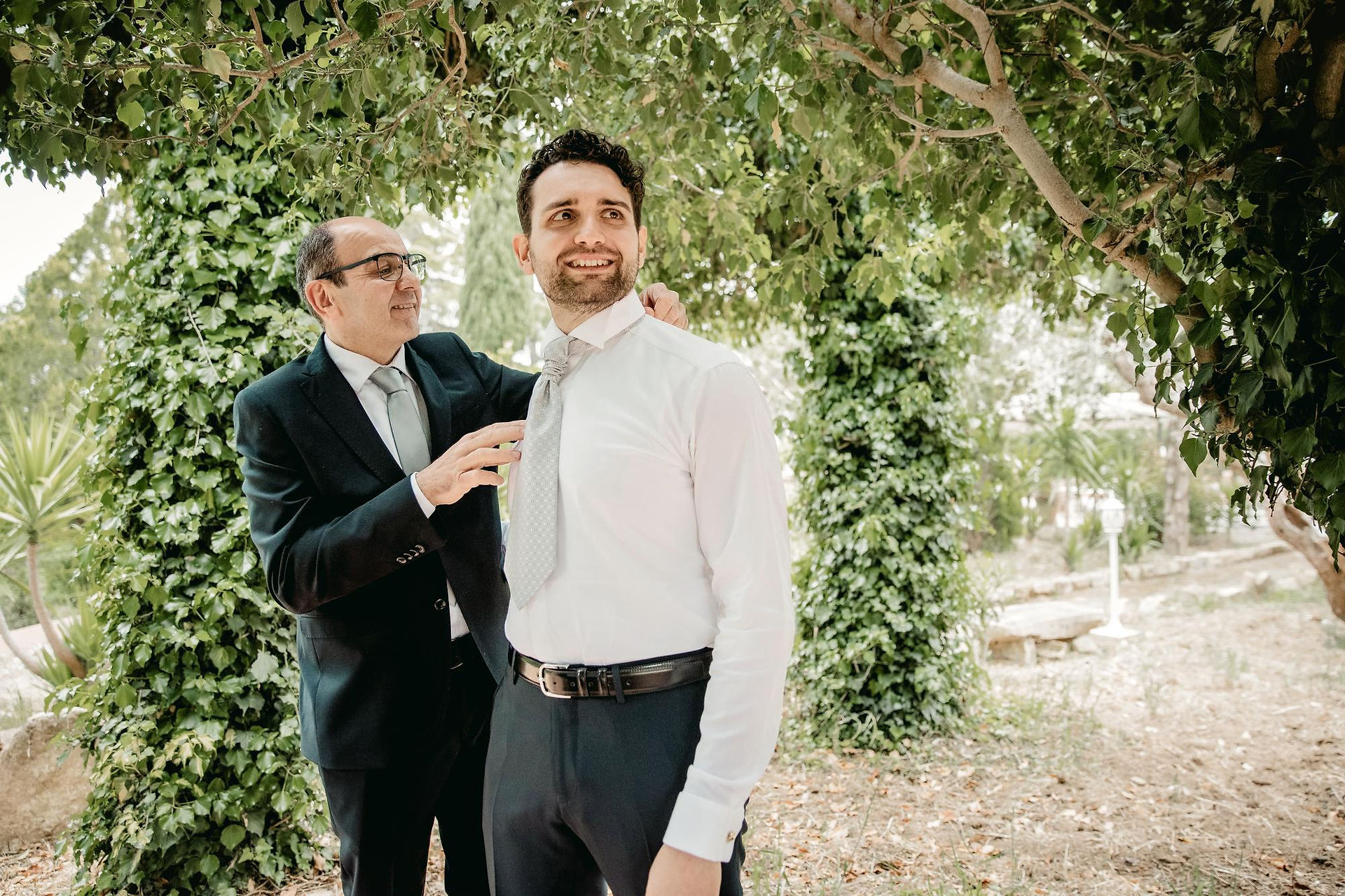 Foto spontanea nei giardini di Villa Niscima — alberi, ombra morbida e profondità