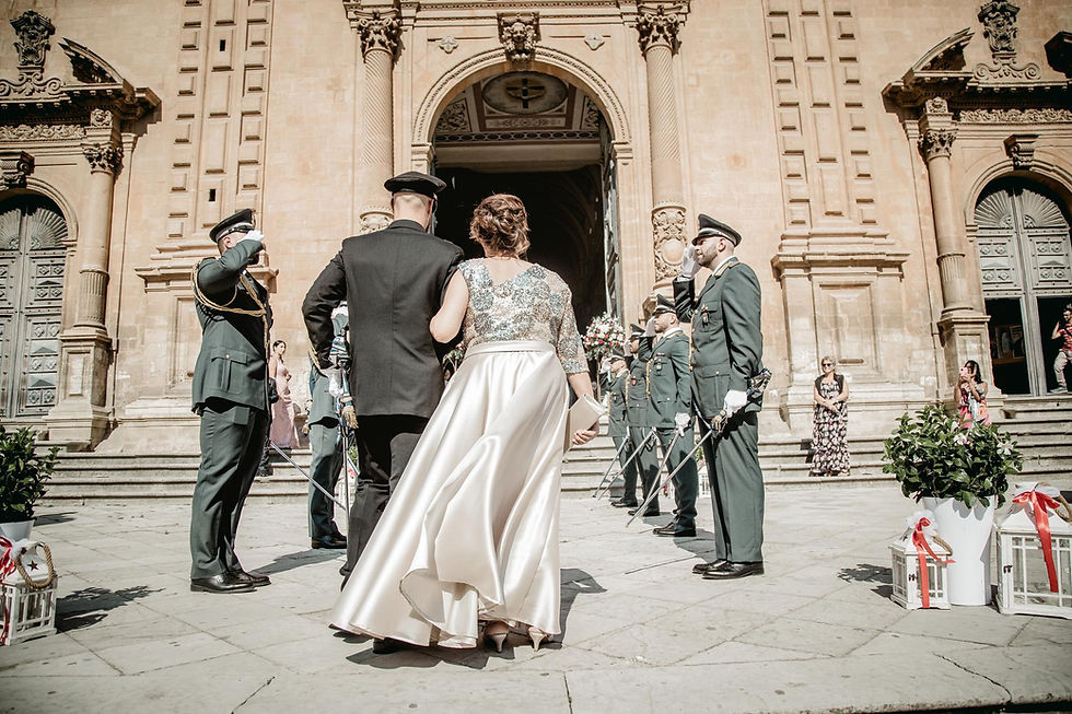 Matrimonio in Sicilia, Modica. Arrivo dello sposo al Duomo di San Pietro. Fotografo Walter Lo Cascio