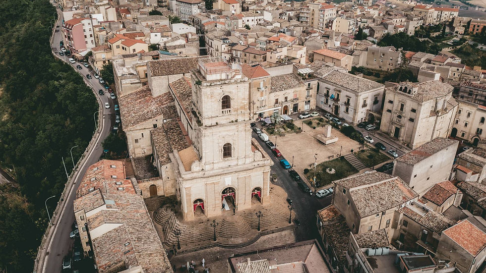 Una vista aerea del Duomo di Enna