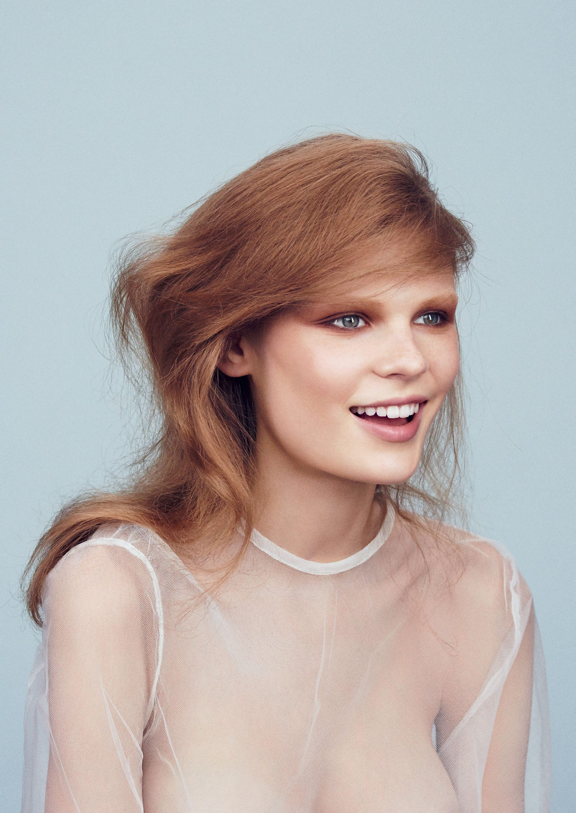alexandra-elizabeth-by-julia-noni-for-vogue-japan-october-2015-1.jpg&h=1045