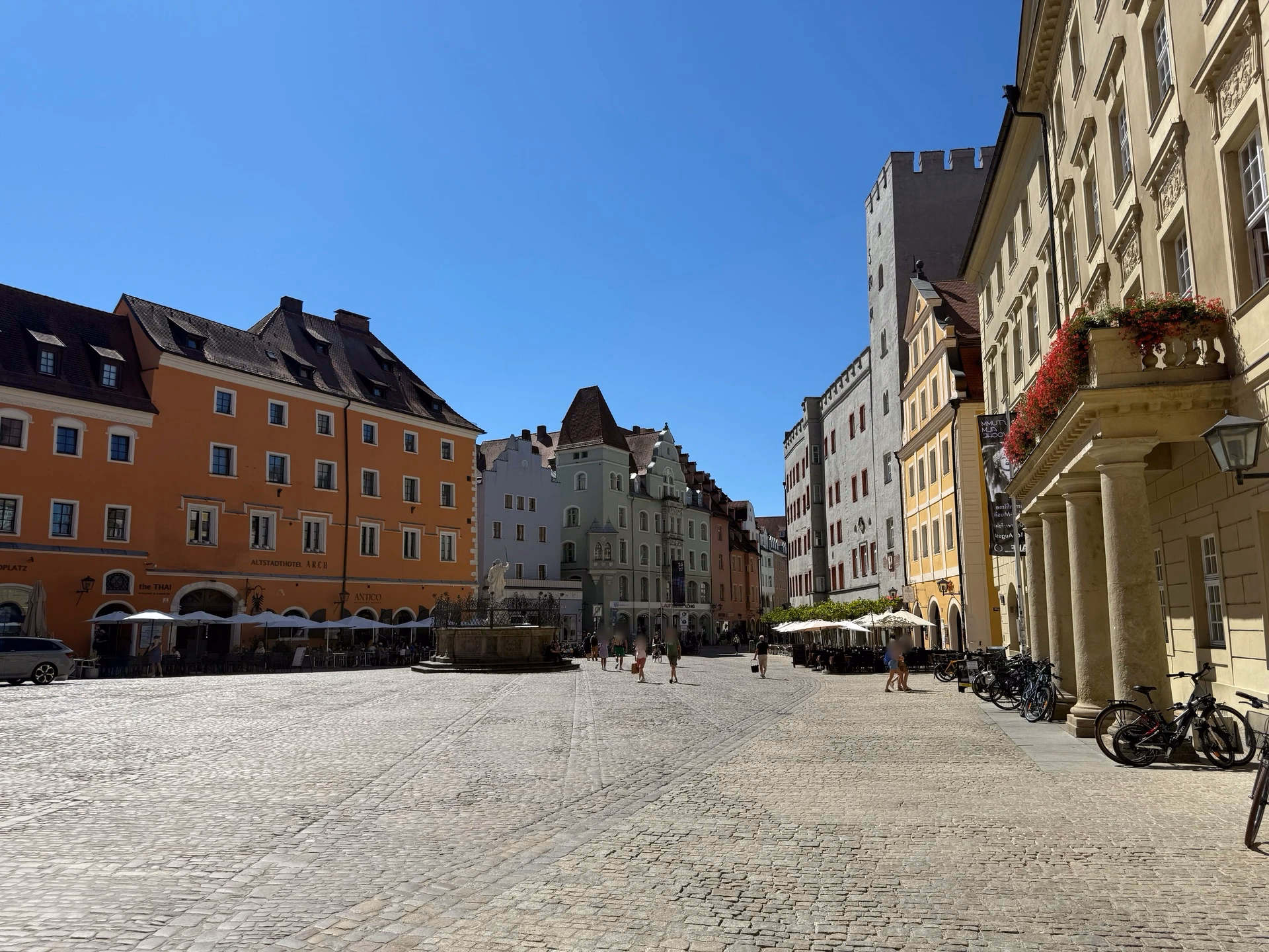 Historische Wurstkuchl and sausage plate beside the Danube