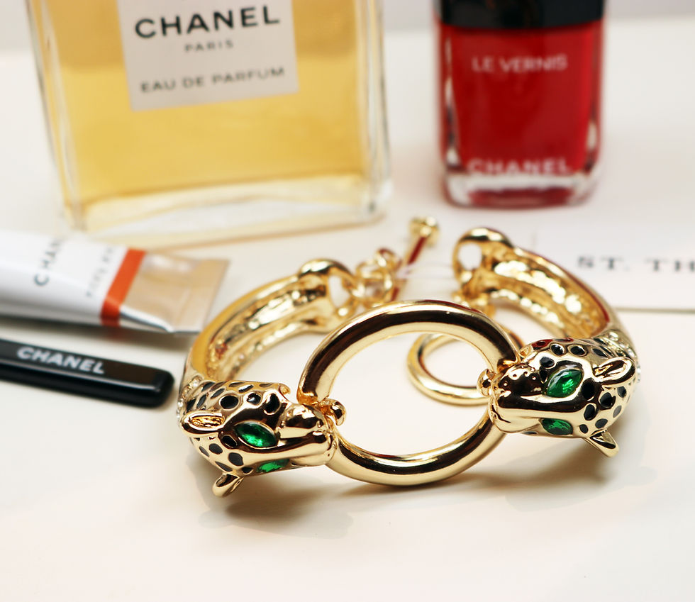 Thumbnail: DAZZLING St. Thomas Gold Panther Doorknocker Toggle Bracelet