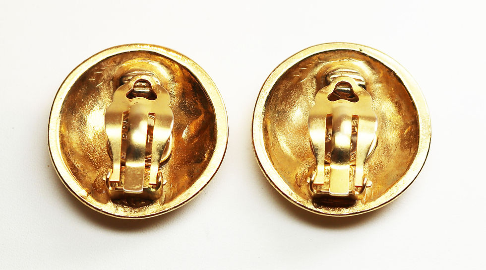 Miniatura: Vintage 1970s CC Logo Chanel Earrings *signed*