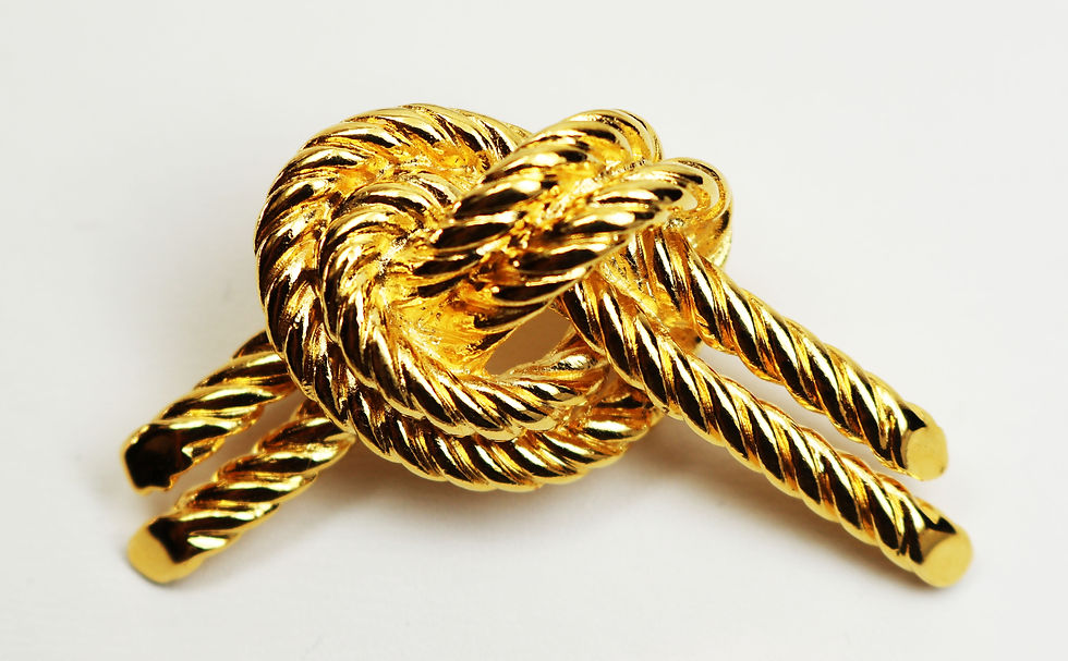 Miniature : SOPHISTICATED 1990s JOAN RIVERS *signed* Nautical Knot in Gold Rope Setting