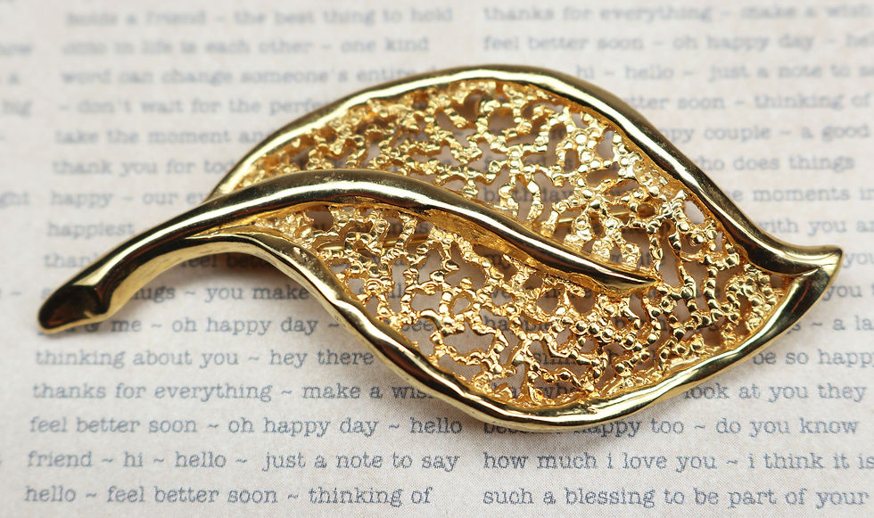 Miniatyrbilde: 1980s Fall Leaf Brooch *signed* ~ 22K Gold Filigree