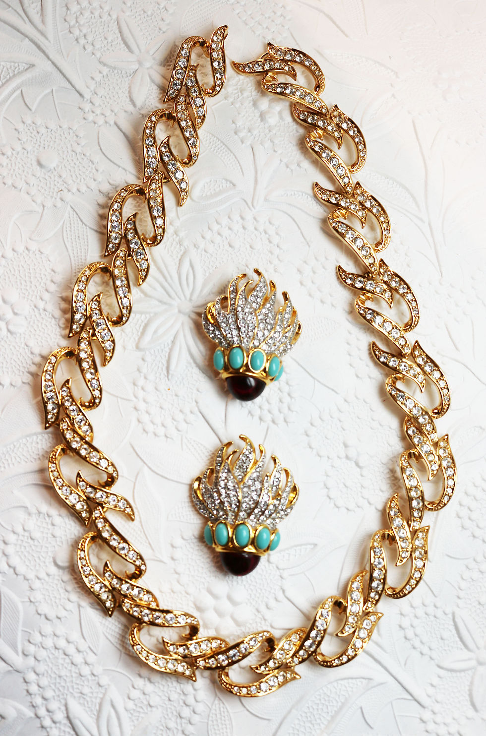 Miniatyrbilde: VINTAGE 1993 ELIZABETH TAYLOR "Eternal Flame" *signed* Earrings and Necklace Set