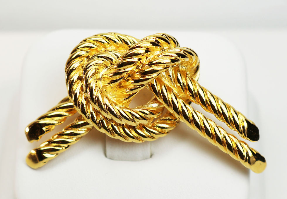 Miniature : SOPHISTICATED 1990s JOAN RIVERS *signed* Nautical Knot in Gold Rope Setting