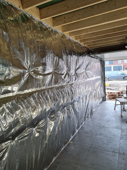 Isolatiefolie aanbrengen in garage Broek op Langedijk #dakisolatie #zolderisolatie #isolatie #besparen #energierekening