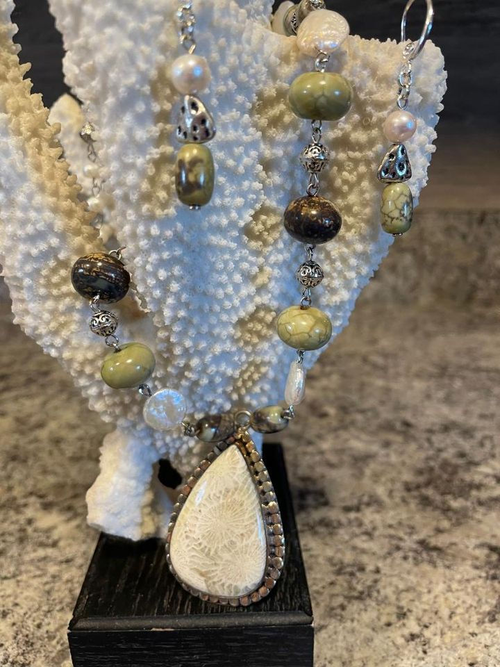 Fire Agate & Pearl Necklace with Fossil Agate Pendant & Matching Earrings