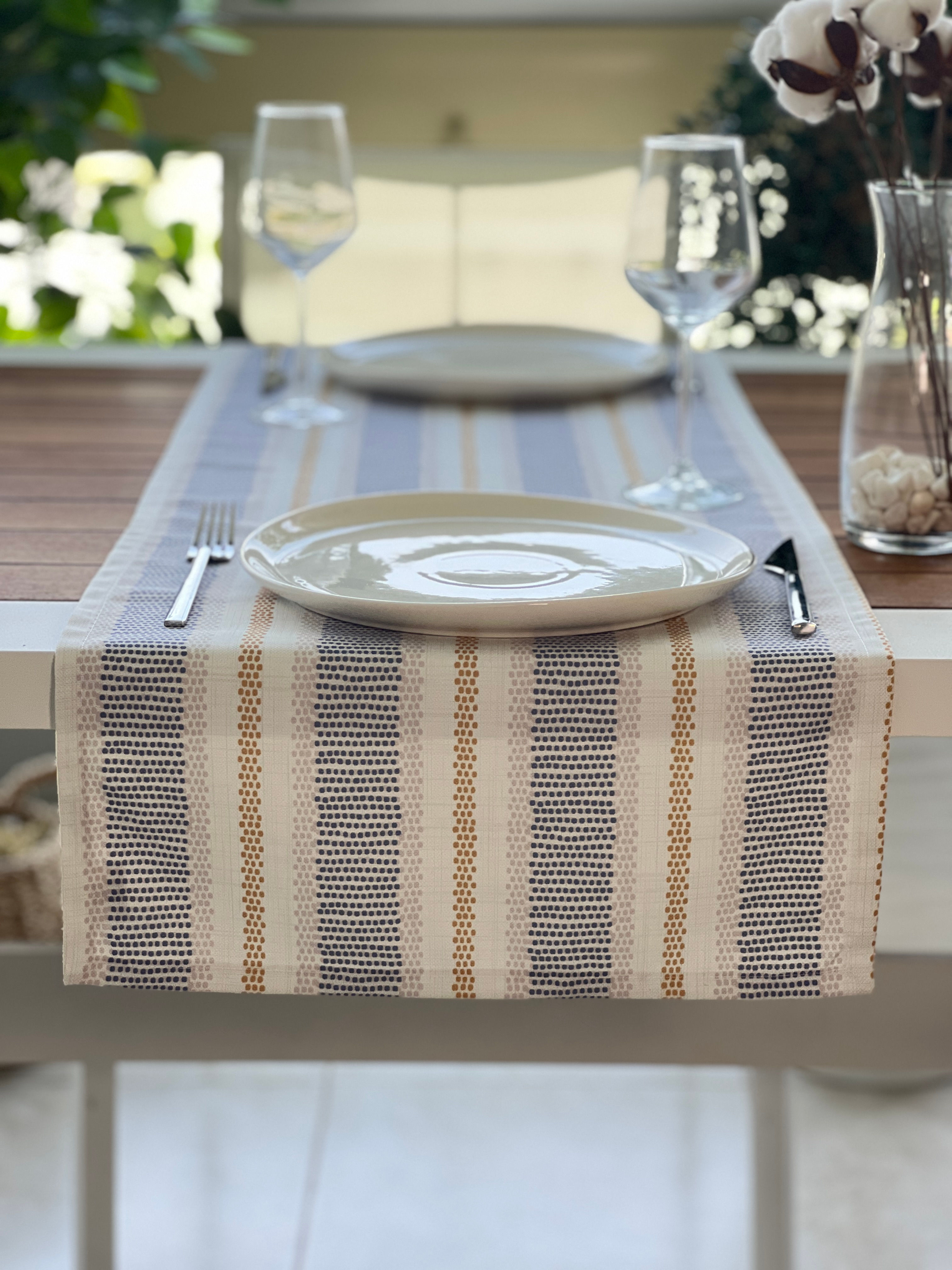 Zarif Desen Kare Runner Örtü