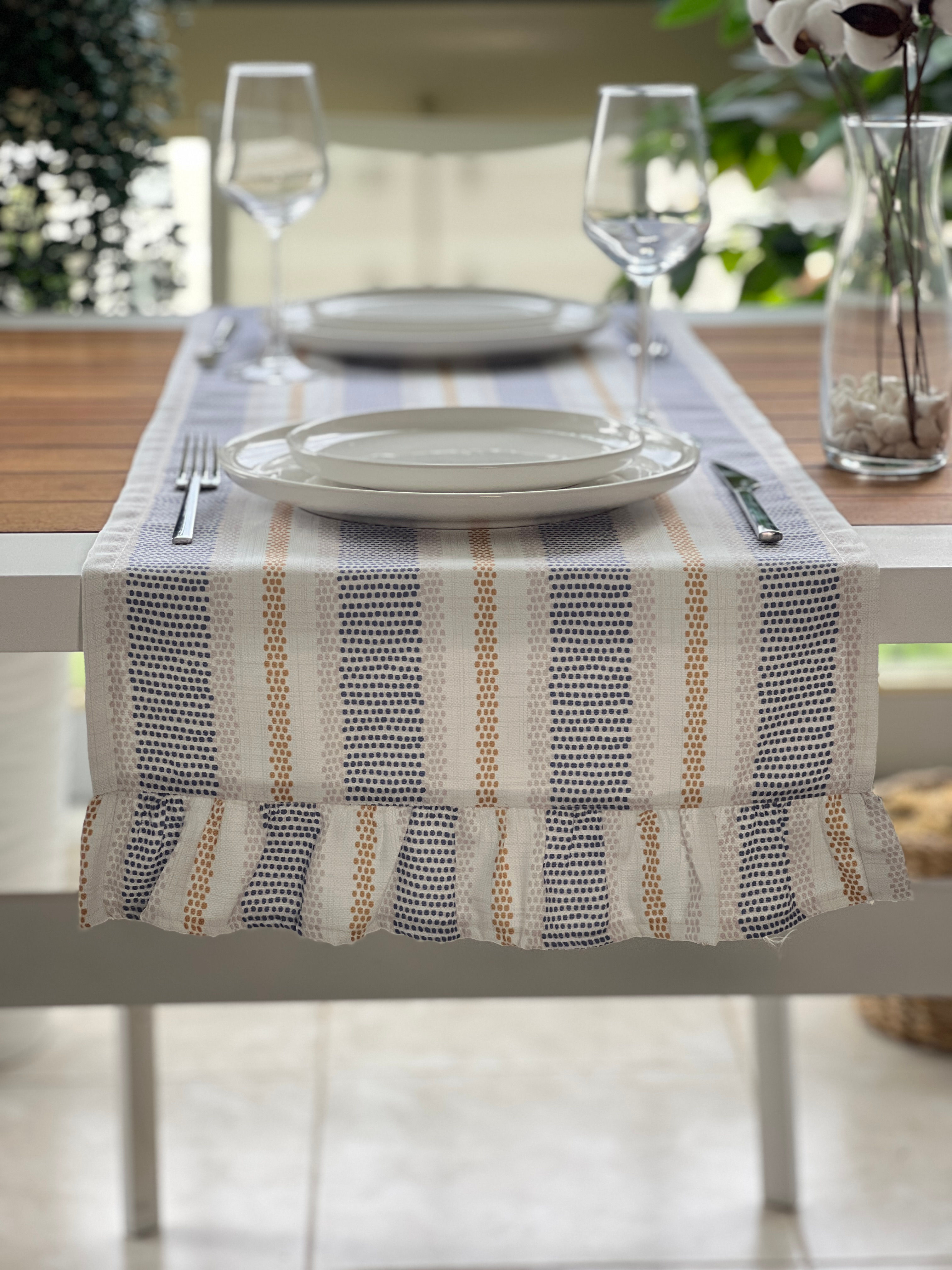 Zarif Desen Fırfırlı Runner Örtü