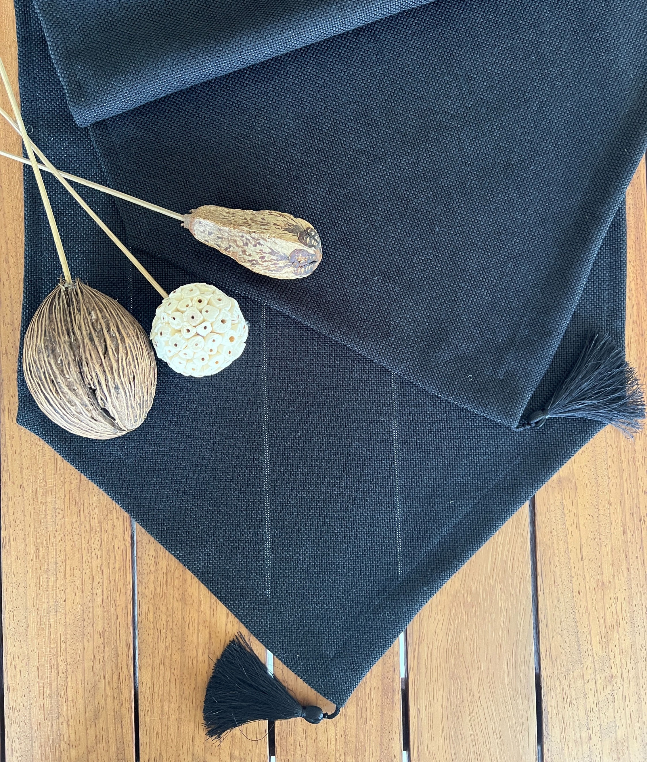 Keten Dokulu Siyah Runner