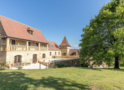 Terrasse extérieure pour recevoir vos convives pour le vin d'honneur