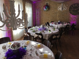 Décoration et dressage des tables pour une fête d'anniversaire
