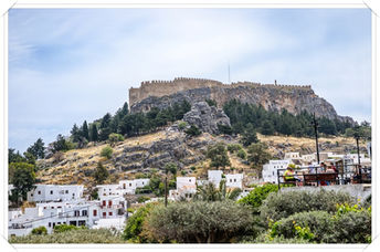 Bildgröße: 6677 x 4435 px
Foto: Rhodos - die Stadt von Lindos mit der Akropolis im Hintergrund.
