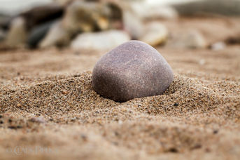 Foto | Bild: Stein am Sandstrand.
Format: JPG | 5184 x 3456 px