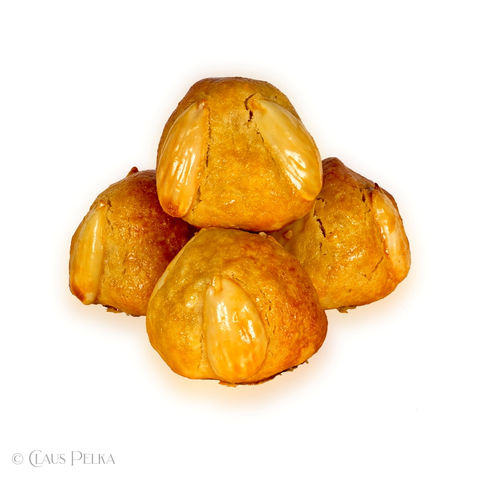 Foto | Bild: Marzipan - Mandel Kugeln auf weißem Hintergrund.
Format: JPG | 6000 x 6000 px