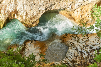 Foto | Bild: Eindrucksvolle, tobende Wassermassen in einer Schlucht.
Format: JPG | 5080 x 3387 px