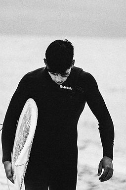 Surfeur sur la plage