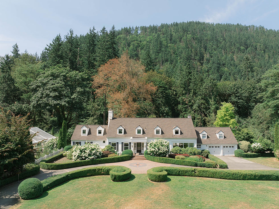 The stunning front manicured gardens of Fox Hollow Farm