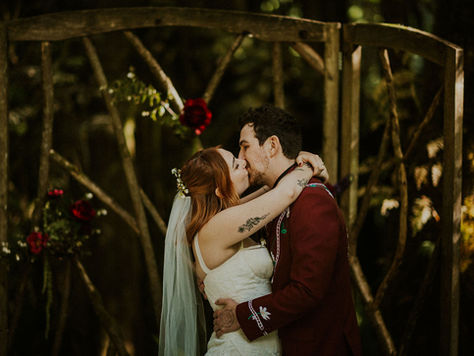 Romantic Woodland Wedding with Whimsical Details at Treehouse Point – Victoria and Travis