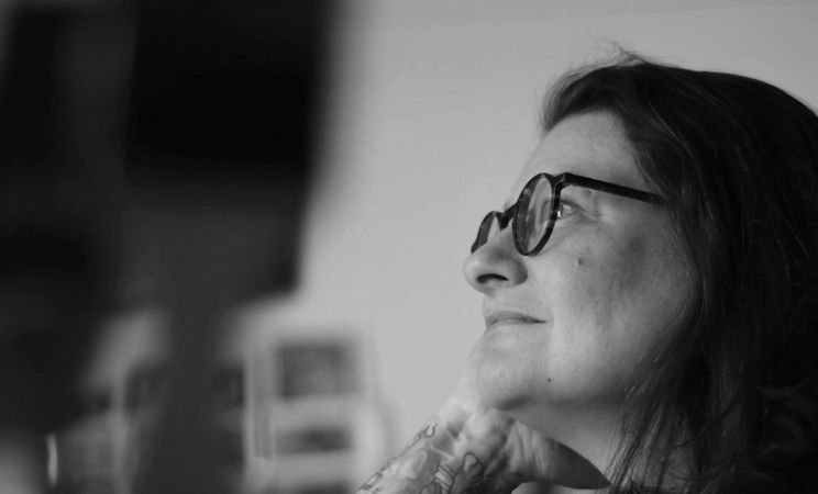 lifestyle and branding photoshoot on vancouver island featuring talented artist Angela Menzies in her home studio
