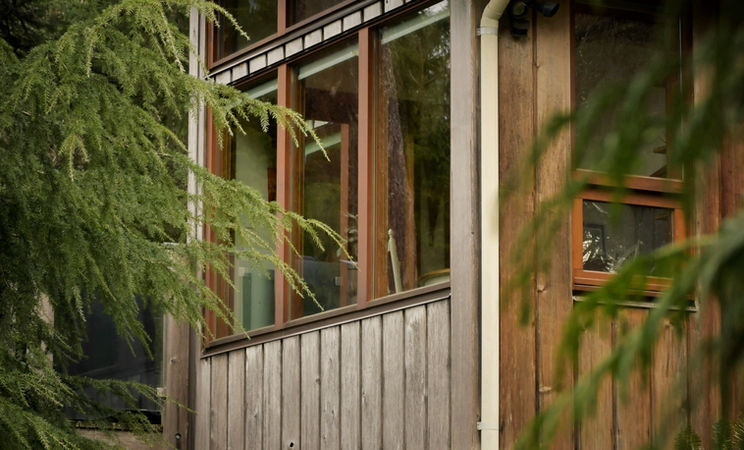 professional photoshoot of vacation homes and airbnb on vancouver island by owner of fotorando pascale isabelle navarro interiors and homes photography