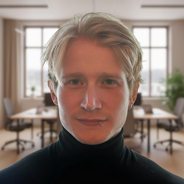 Marcel, Werkstudent im Customer Care bei StudyCheck Köln, freundliches Portrait eines jungen Mannes