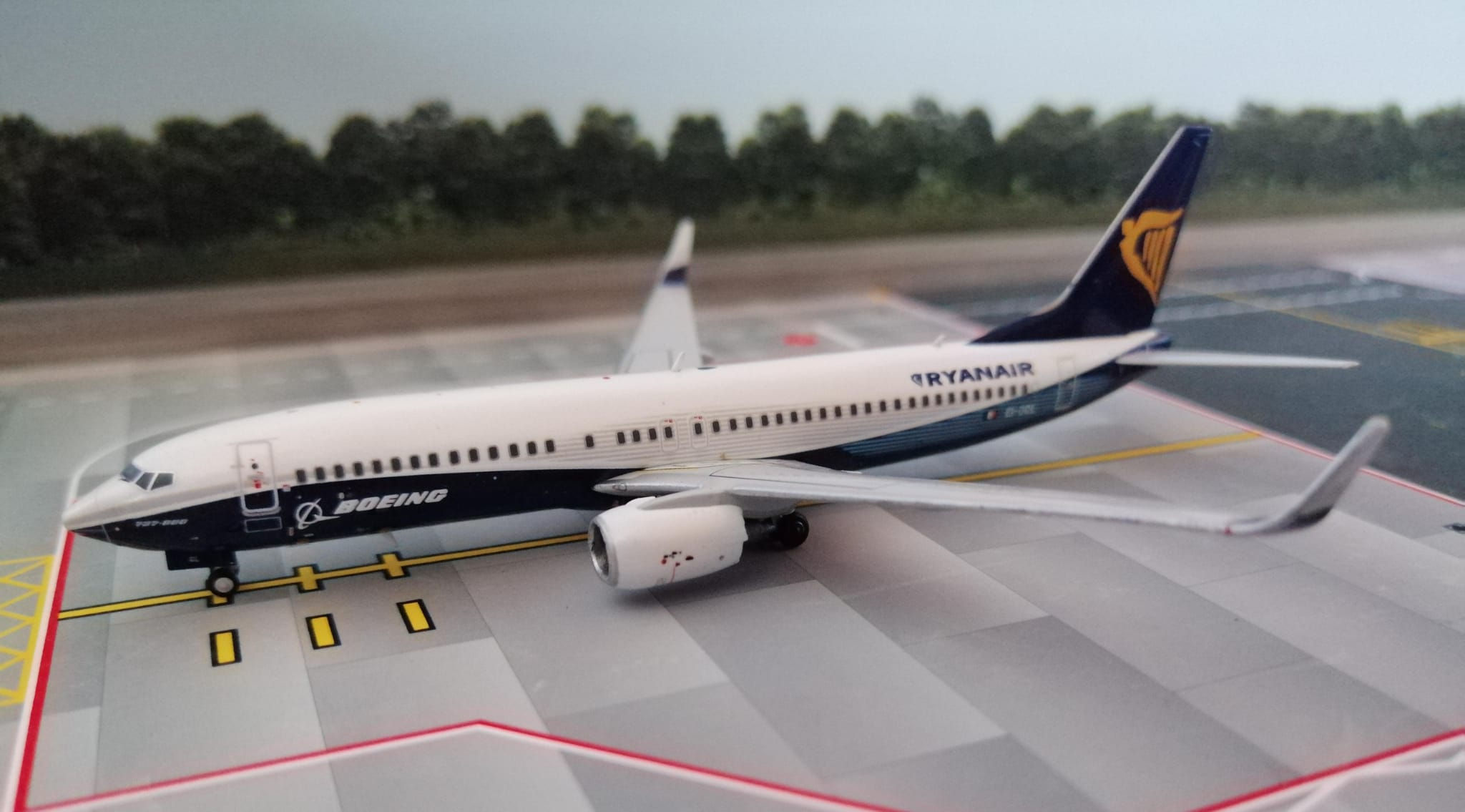 JC WINGS RYANAIR "DREAMLINER LIVERY " BOEING B737-800 EI-DCL 1/400