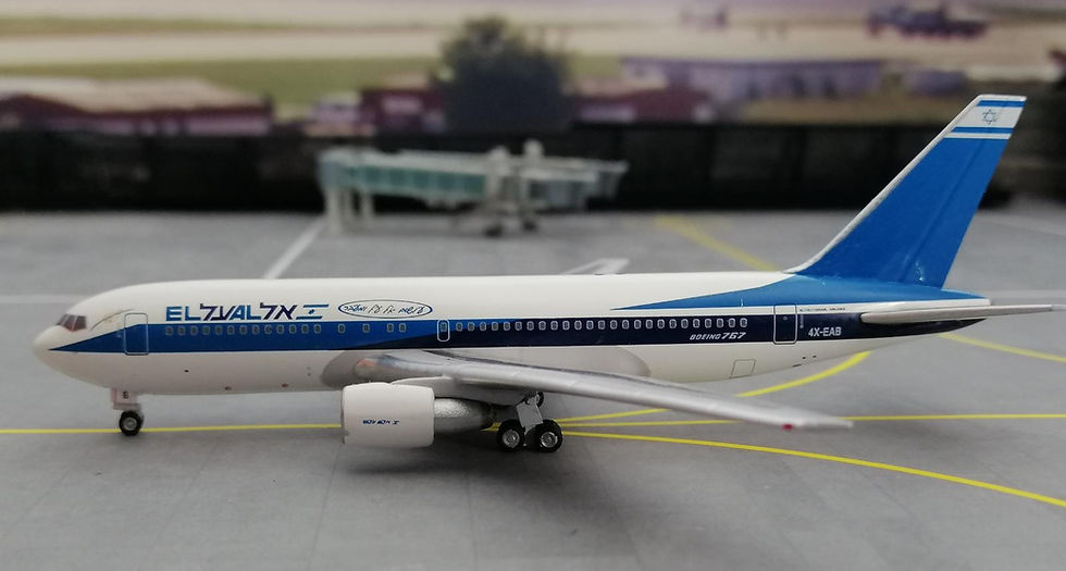 Miniature : AEROCLASSICS EL-AL ISRAEL  AIRLINES B767-200 4X-EAB WITH GSE 1/400