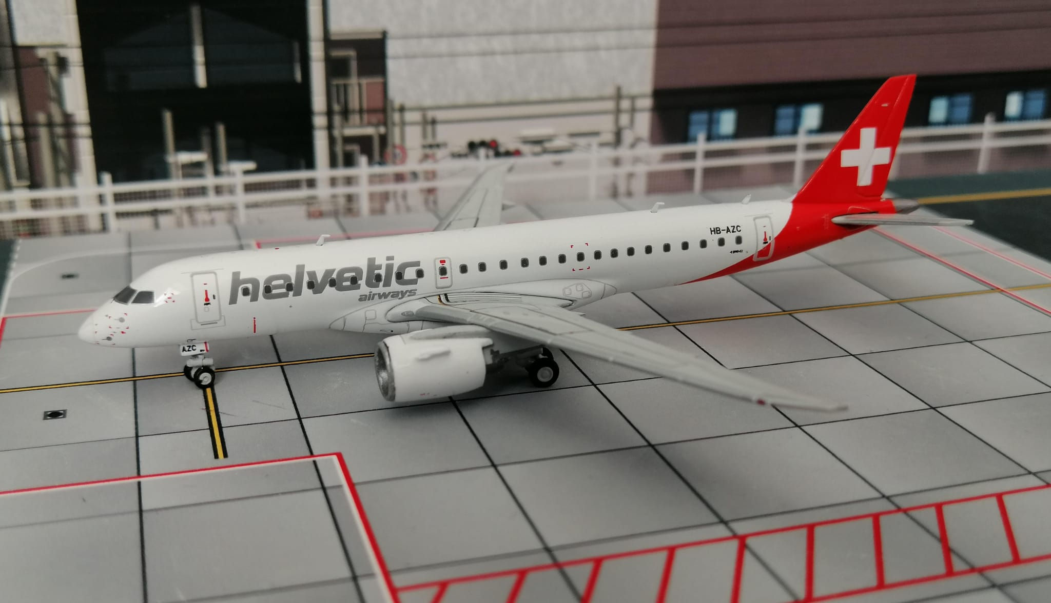 GEMINI JETS HELVETIC AIRWAYS EMBRAER E-190-E2 HB-AZC 1/400