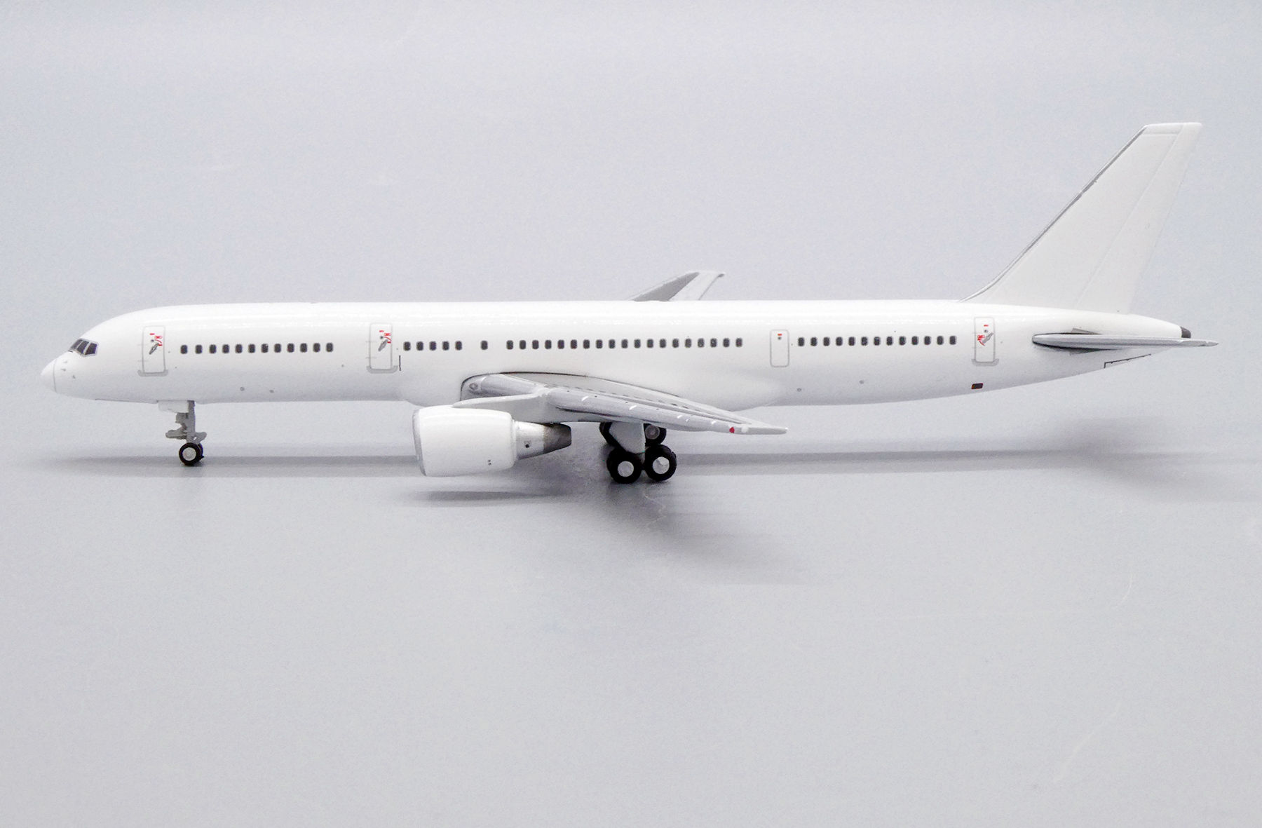 JC WINGS BOEING B757-200 BLANK WITH PW ENGINES 1/400