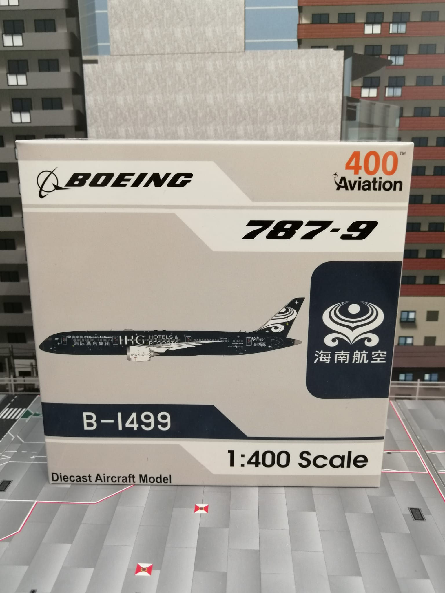 AV400 HAINAN AIRLINES BOEING B787- 9 B-1499 " IHG HOTELS & RESORTS" 1/400