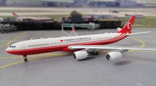 ❶　1/400　AIRBUS A340-500 TC-CAN　トルコ政府専用機 ➀ 1/400 AIRBUS A340-500 TC-CAN トルコ政府専用機 - メルカリ